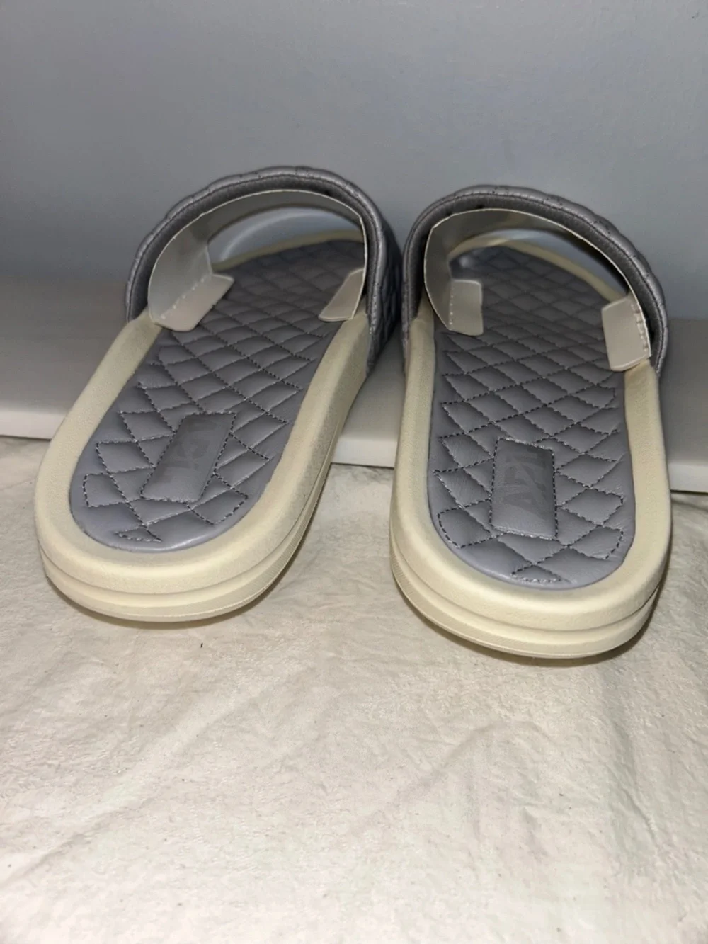 APL Lusso Slide in Cement/Pristine or Grey Mens size 10 New In Box Athleisure